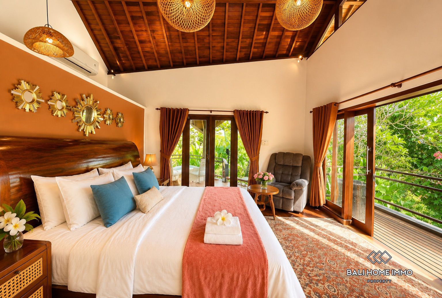 Joglo Style 4 Bedroom Villa for rent in Padonan Canggu Bali — image 13