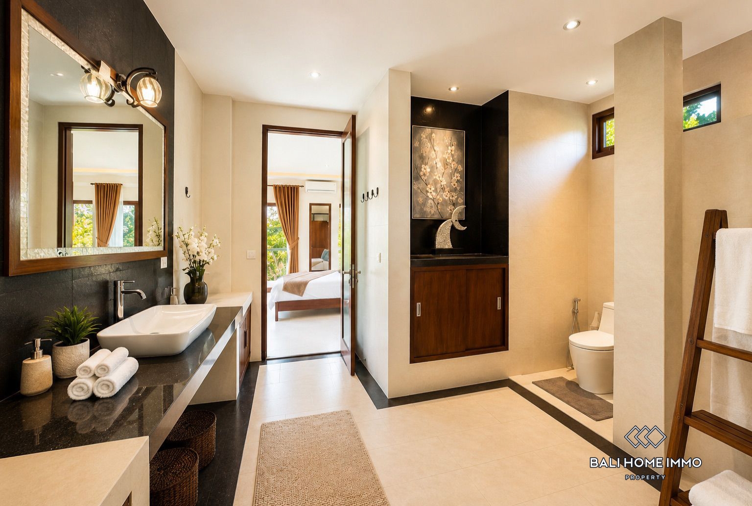 Joglo Style 4 Bedroom Villa for rent in Padonan Canggu Bali — image 15