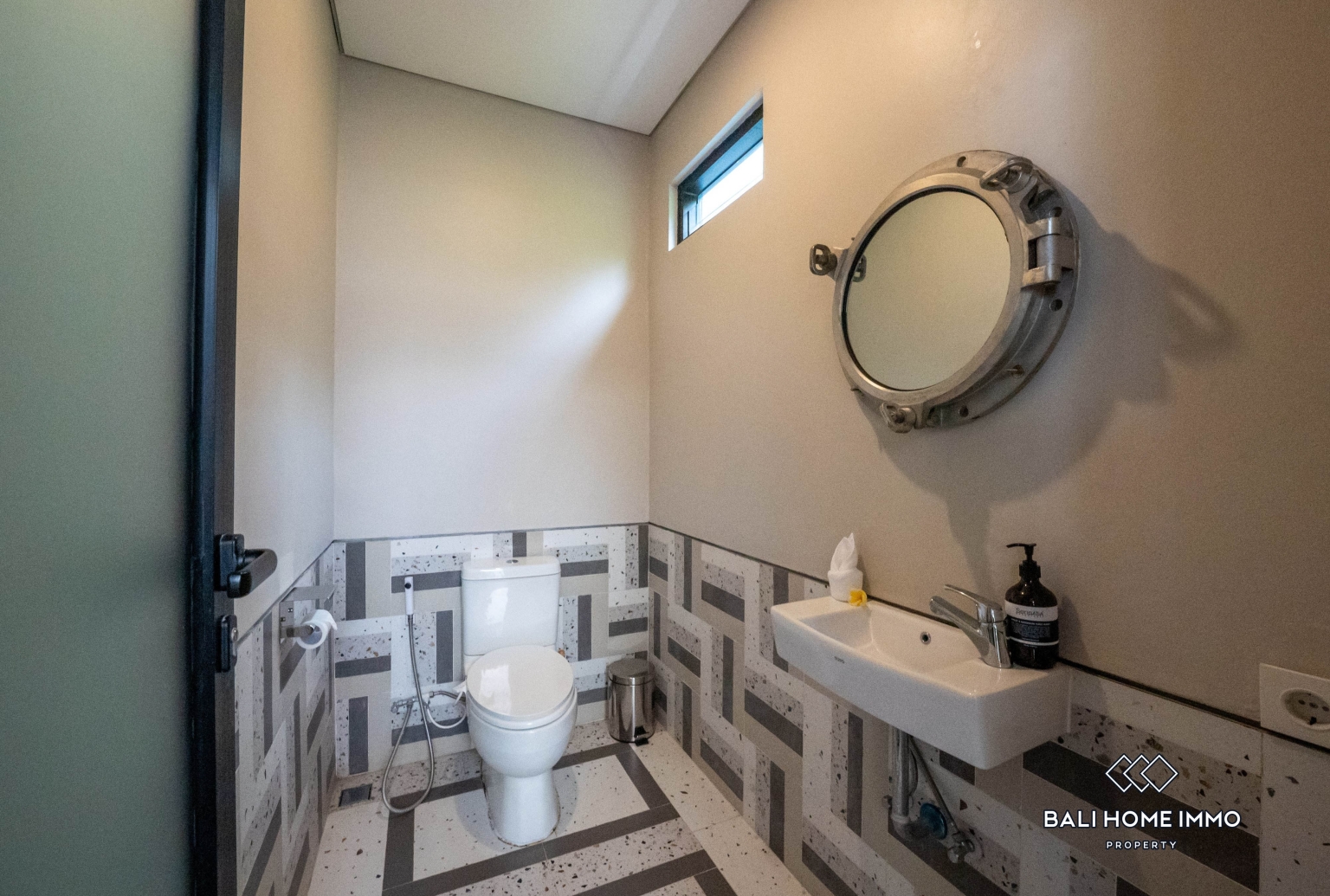 Modern 3 Bedroom Family Villa with Garden for rent in Ubud — image 13