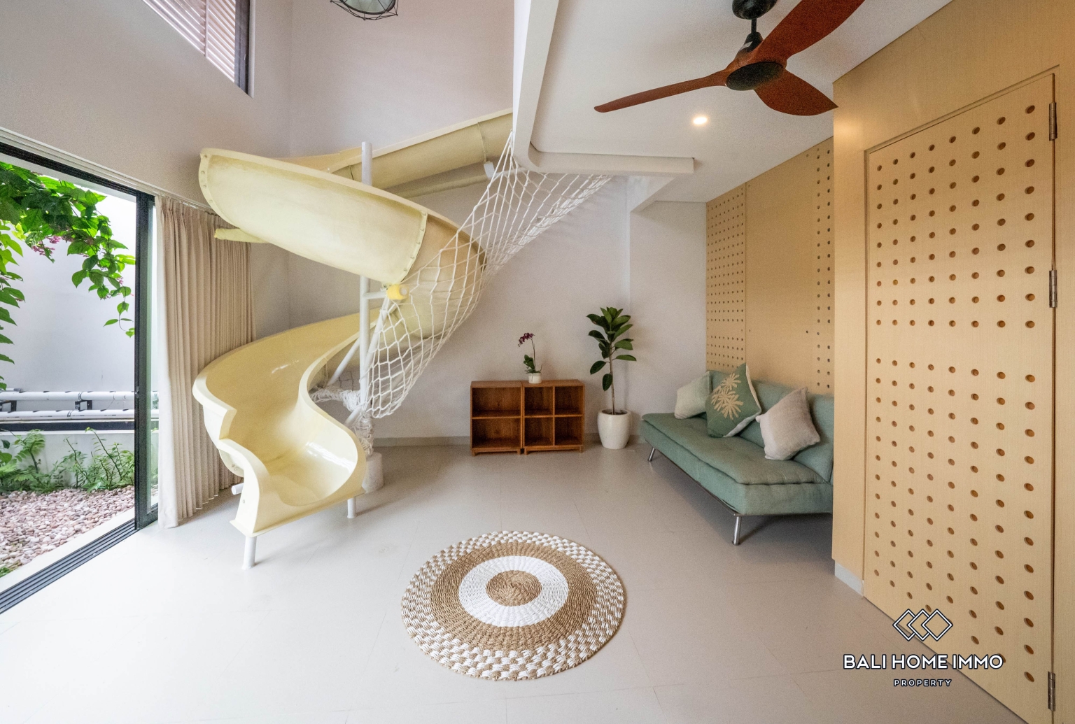 Modern 3 Bedroom Family Villa with Garden for rent in Ubud — image 2