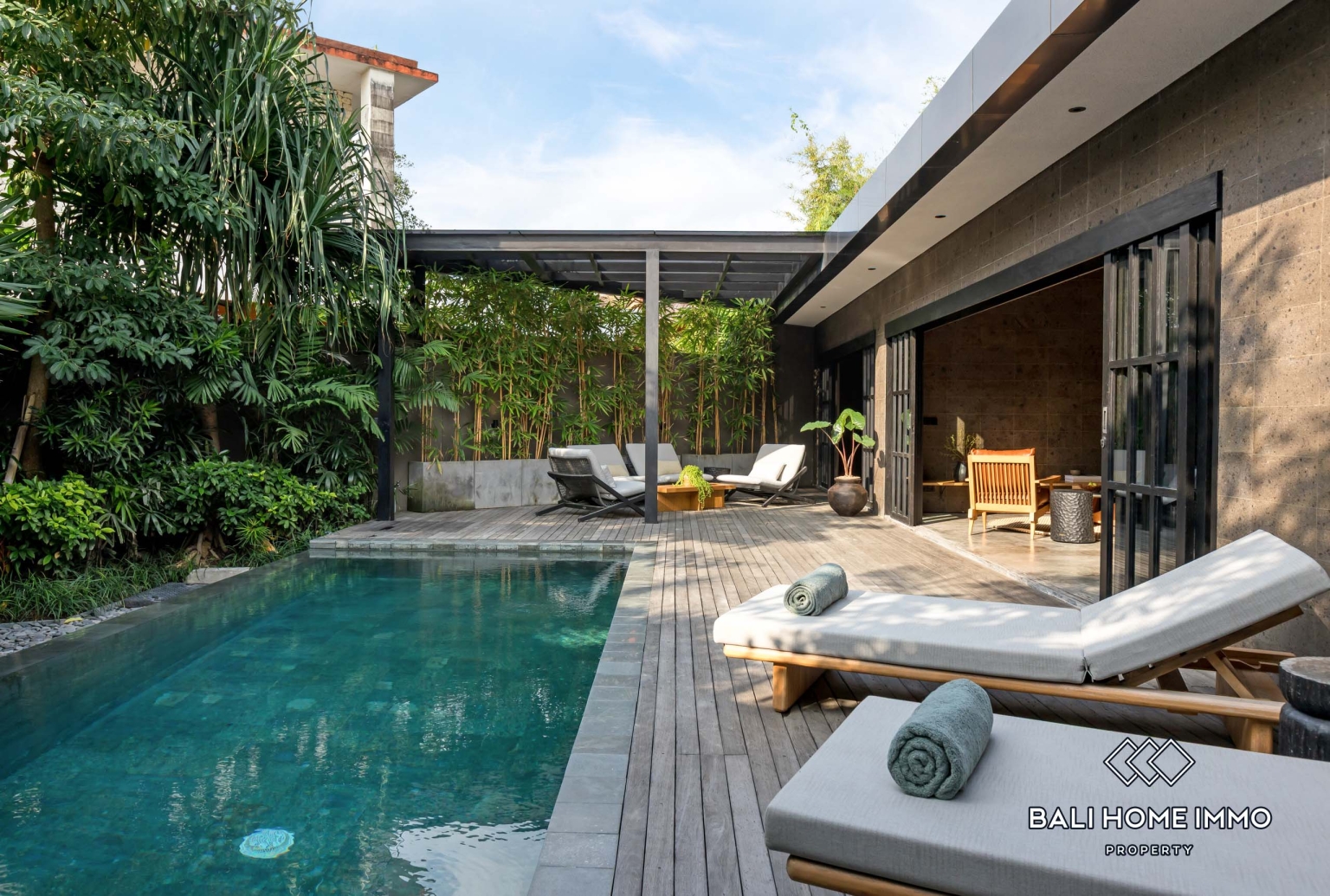 Modern Luxury 2 Bedroom Villa For Rent in Pererenan Beachside