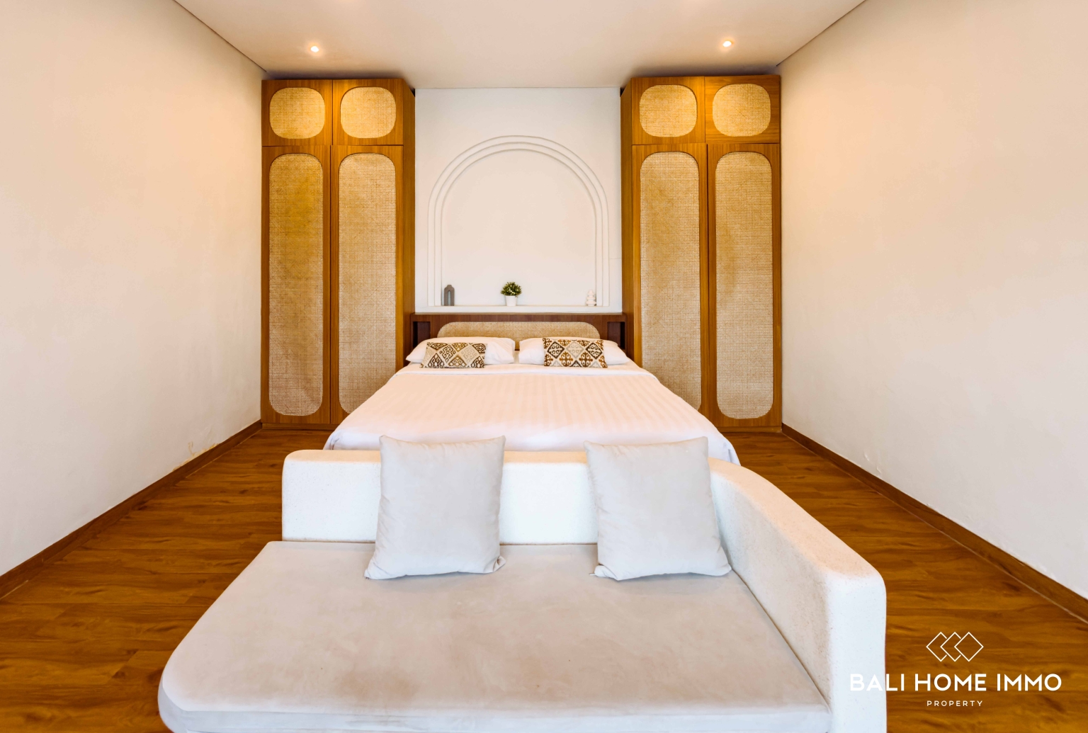 NEWLY RENOVATED 4 BEDROOM VILLA FOR MONTHLY & YEARLY RENT IN BALI - JIMBARAN — image 11
