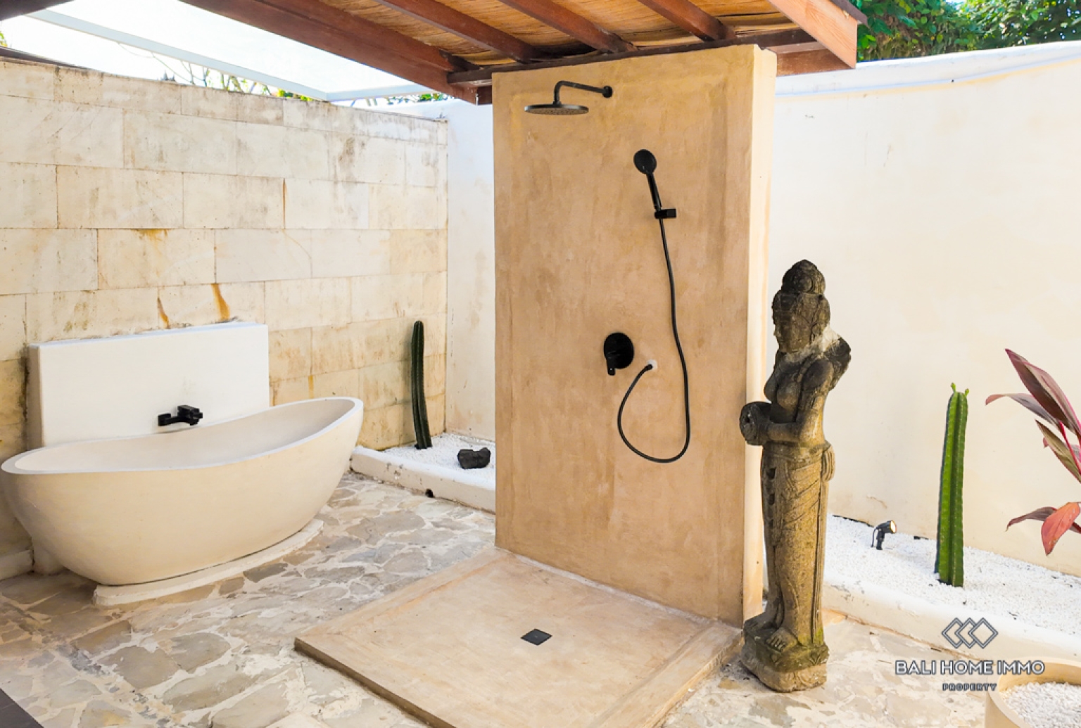 Quiet Place 4 Bedroom Villa for Rental in Bali Canggu Residential Side — image 14
