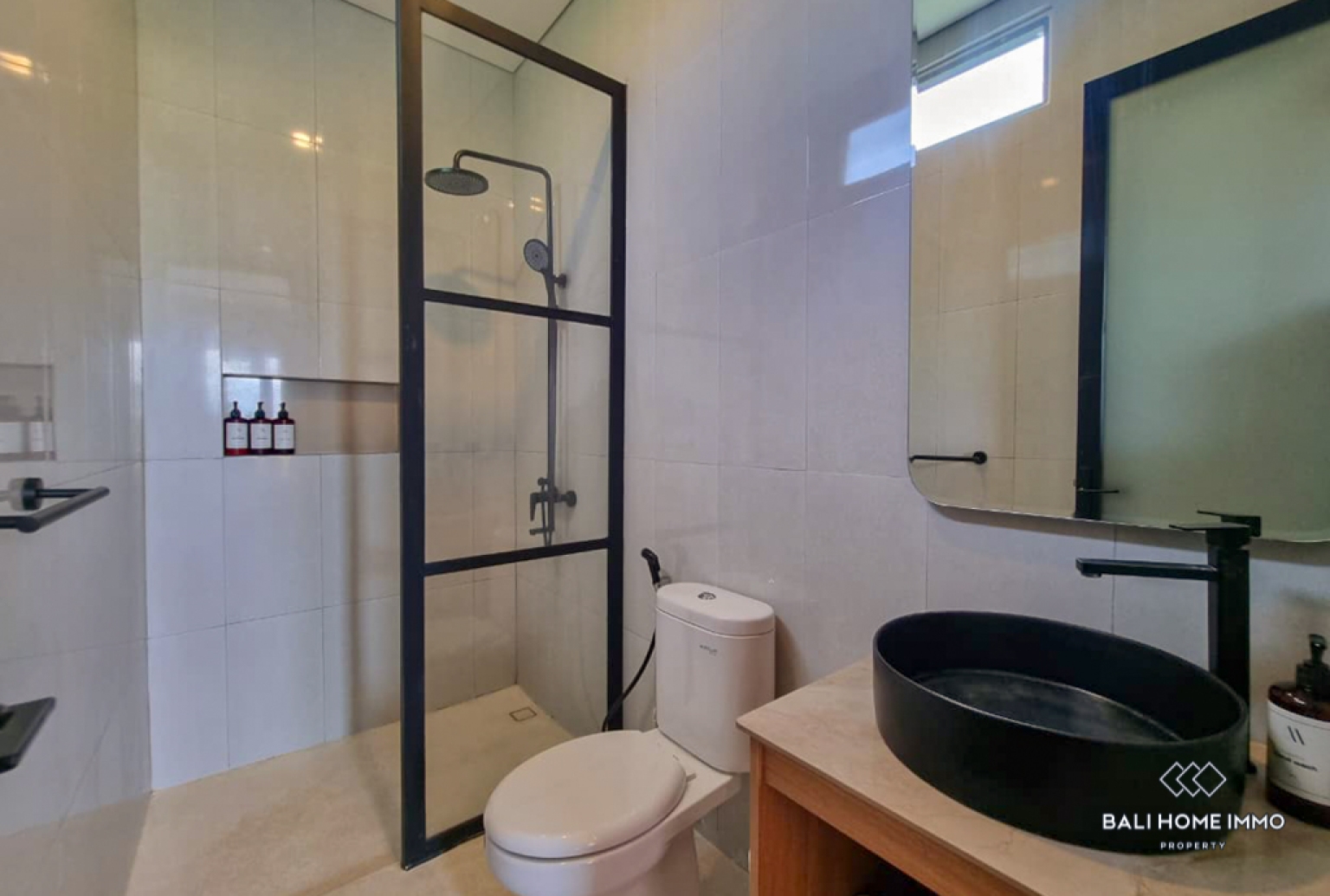 Ricefield View 1 Bedroom Villa for Yearly Rental in Bali Canggu Babakan — image 17