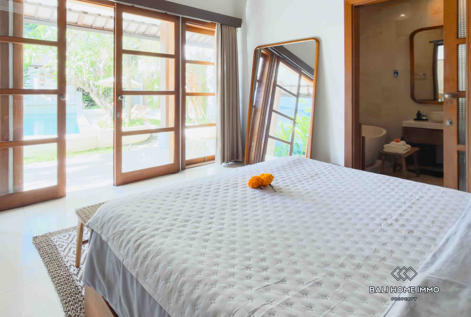 Ricefield View 3 Bedroom Villa for Rent in Bali Canggu Batu Bolong — image 15