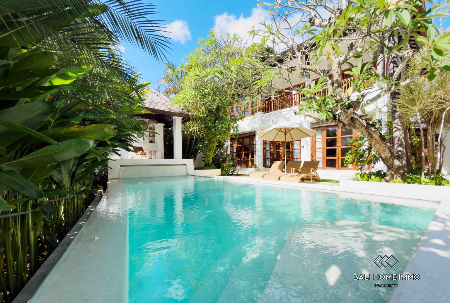 Ricefield View 3 Bedroom Villa for Rent in Bali Canggu Batu Bolong
