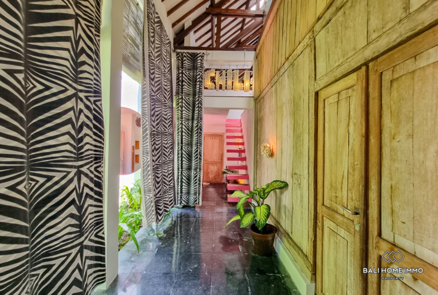 Ricefield View Spacious 5 Bedroom Villa for Rental in Bali Berawa — image 9