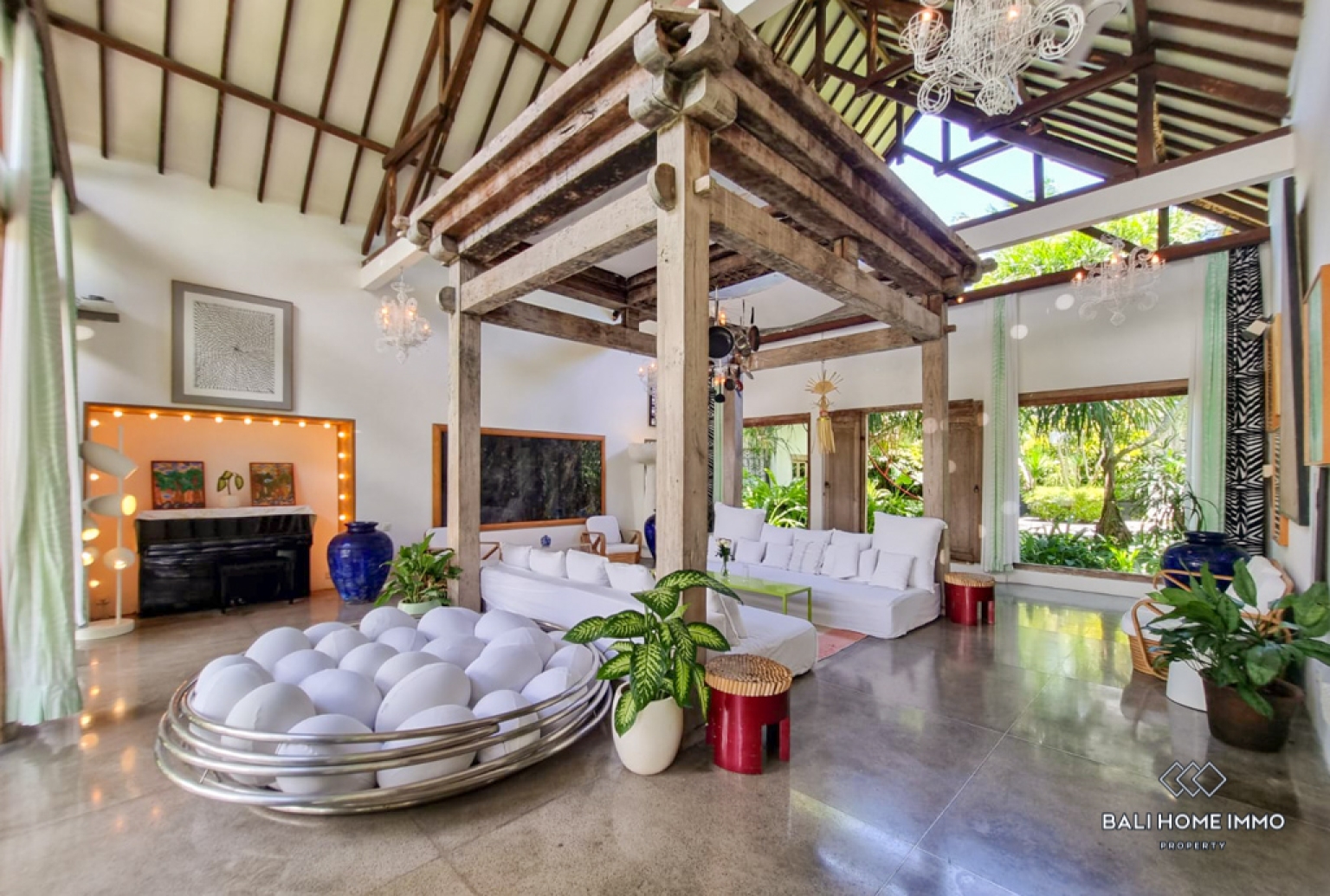 Ricefield View Spacious 5 Bedroom Villa for Rental in Bali Berawa — image 3