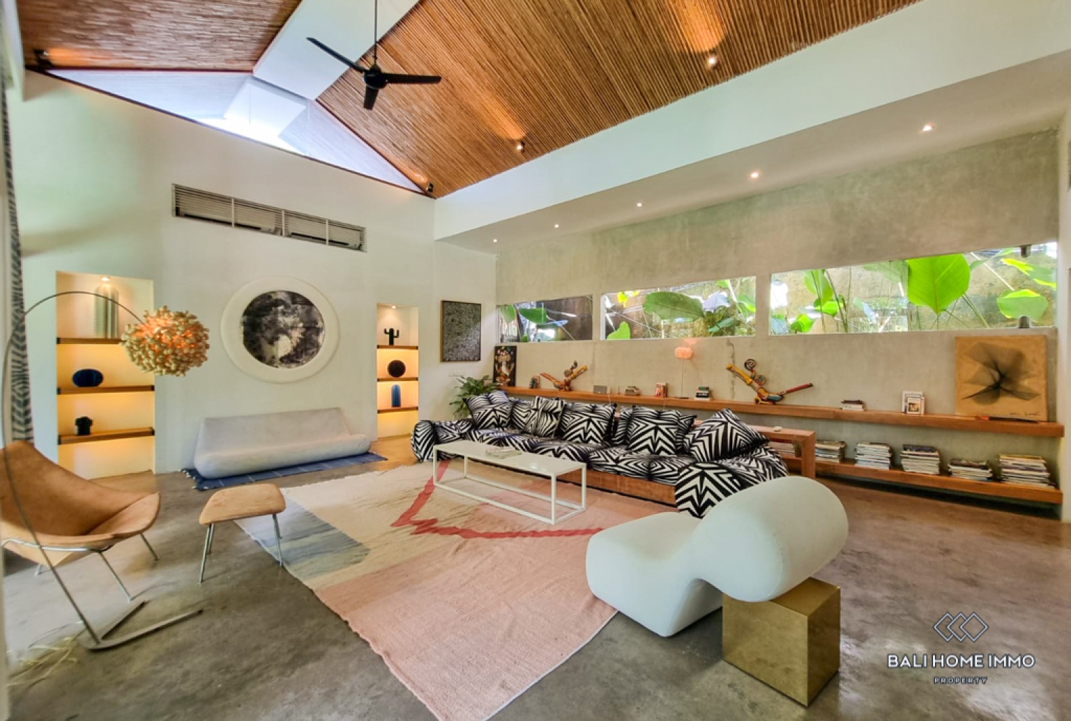 Ricefield View Spacious 5 Bedroom Villa for Rental in Bali Berawa — image 5