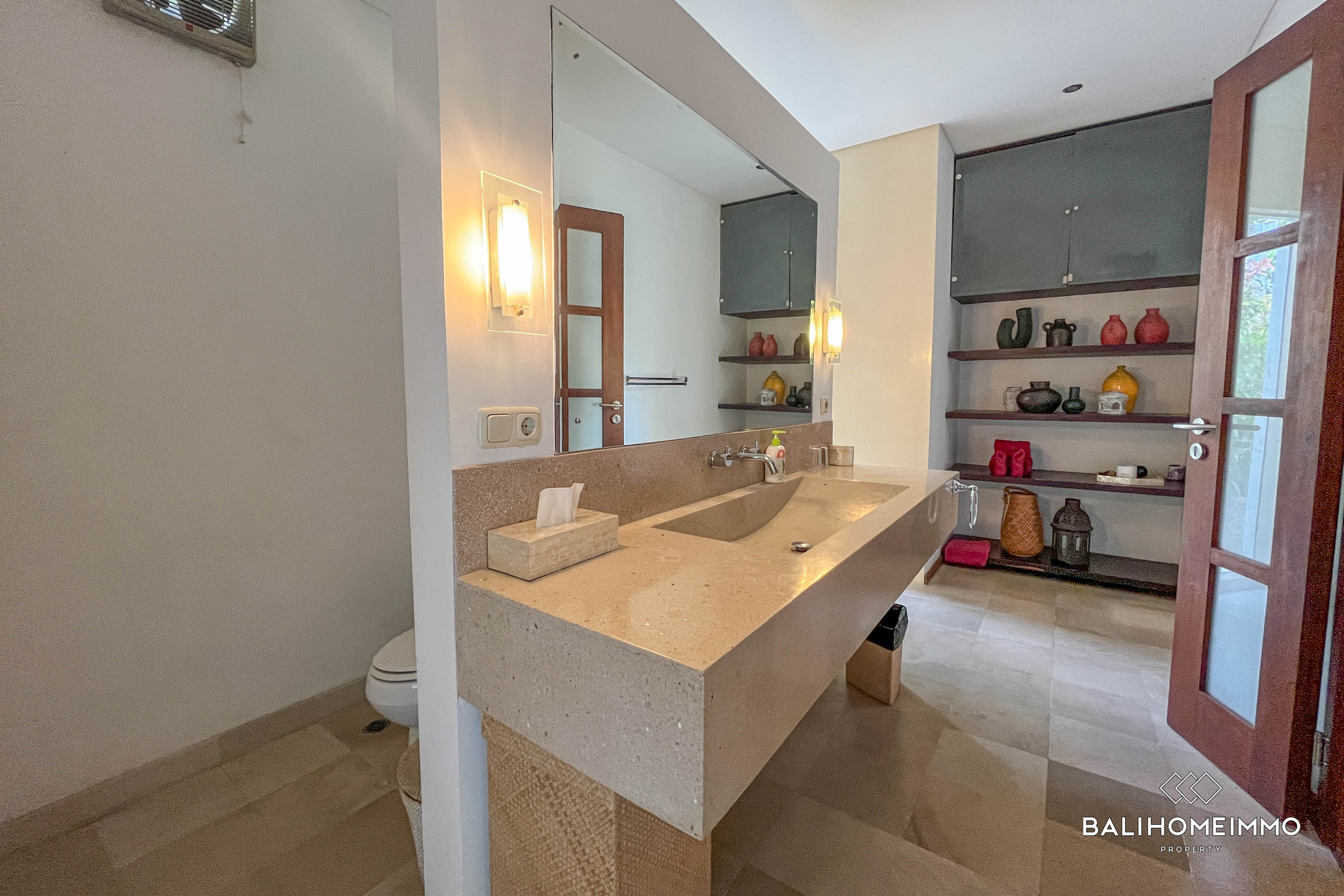 Spacious 3 Bedroom Villa for Rent in Kerobokan Bali — image 15