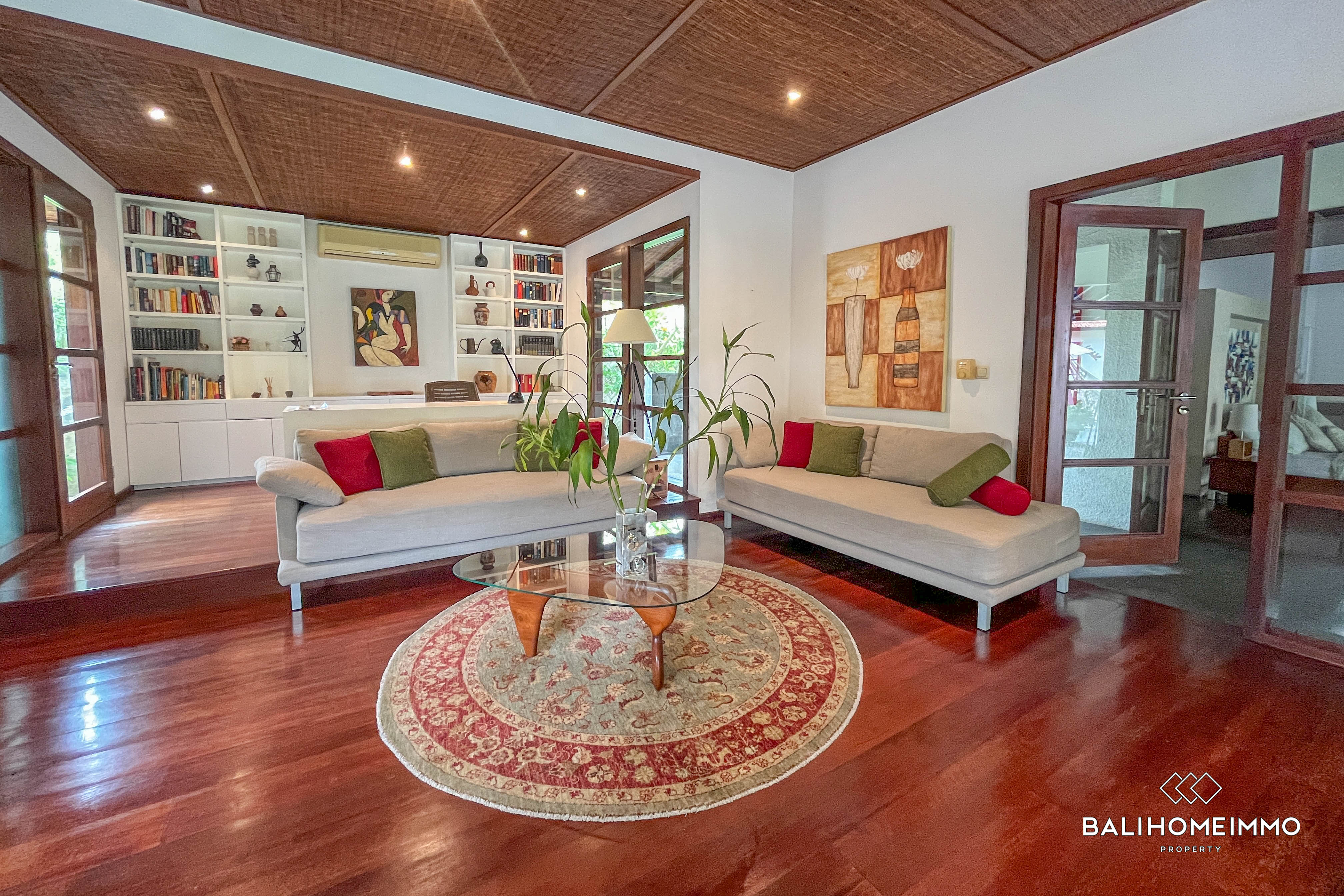 Spacious 3 Bedroom Villa for Rent in Kerobokan Bali — image 7