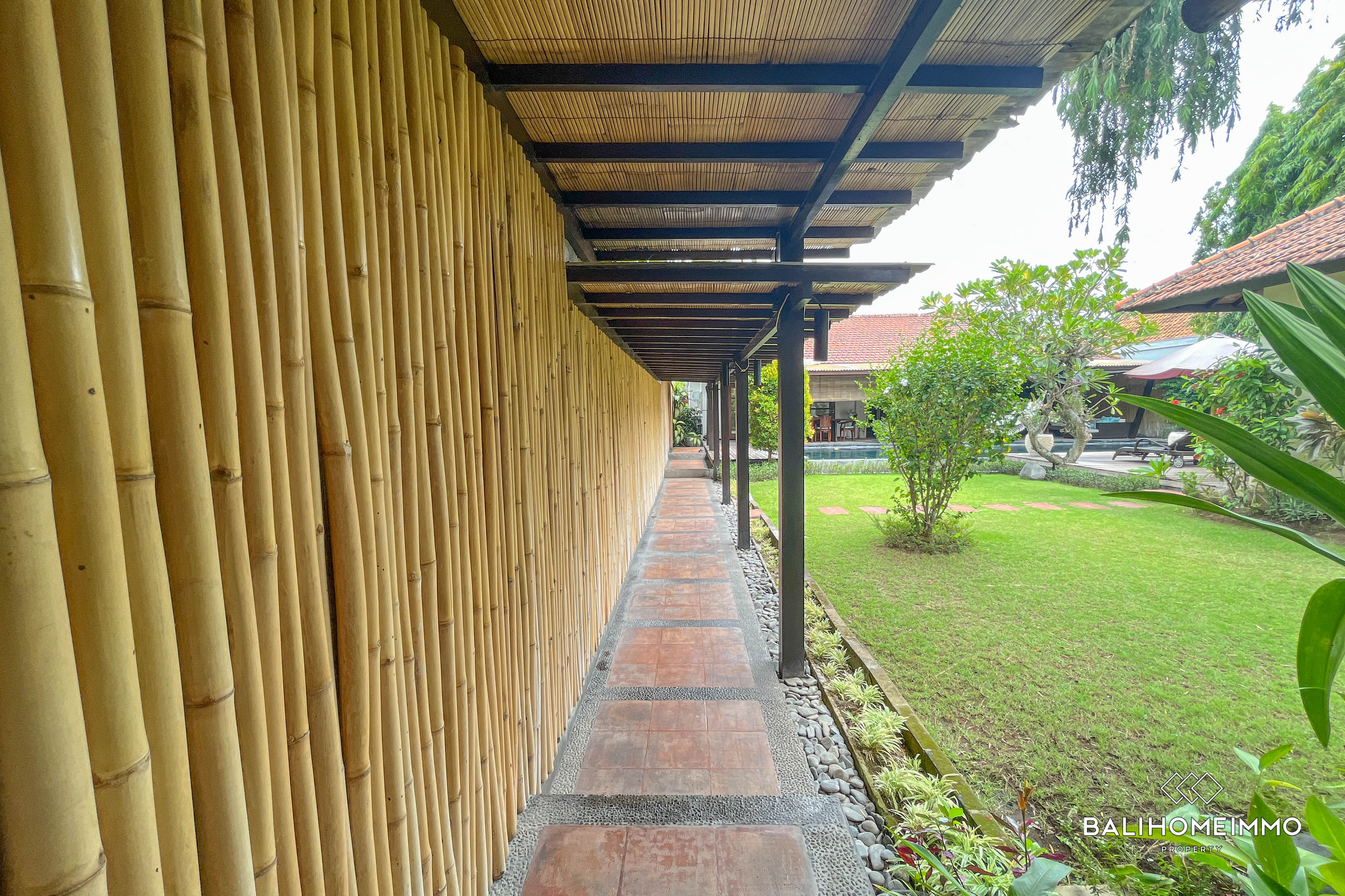 Spacious 3 Bedroom Villa for Rent in Kerobokan Bali — image 5