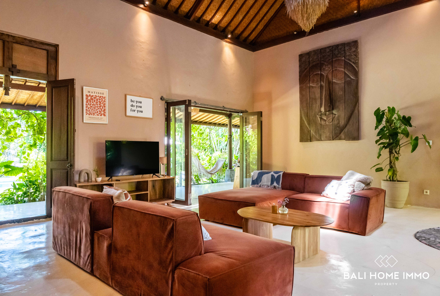 Spacious 3 Bedroom Villa for Rental in Bali Berawa — image 2