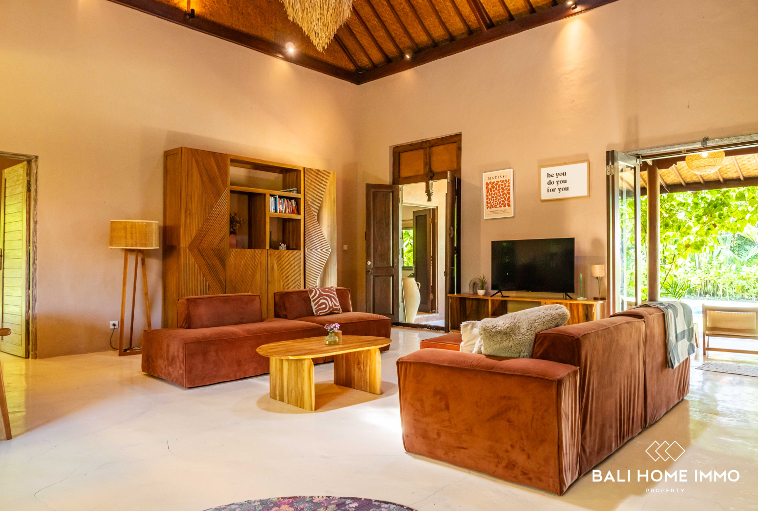Spacious 3 Bedroom Villa for Rental in Bali Berawa — image 1