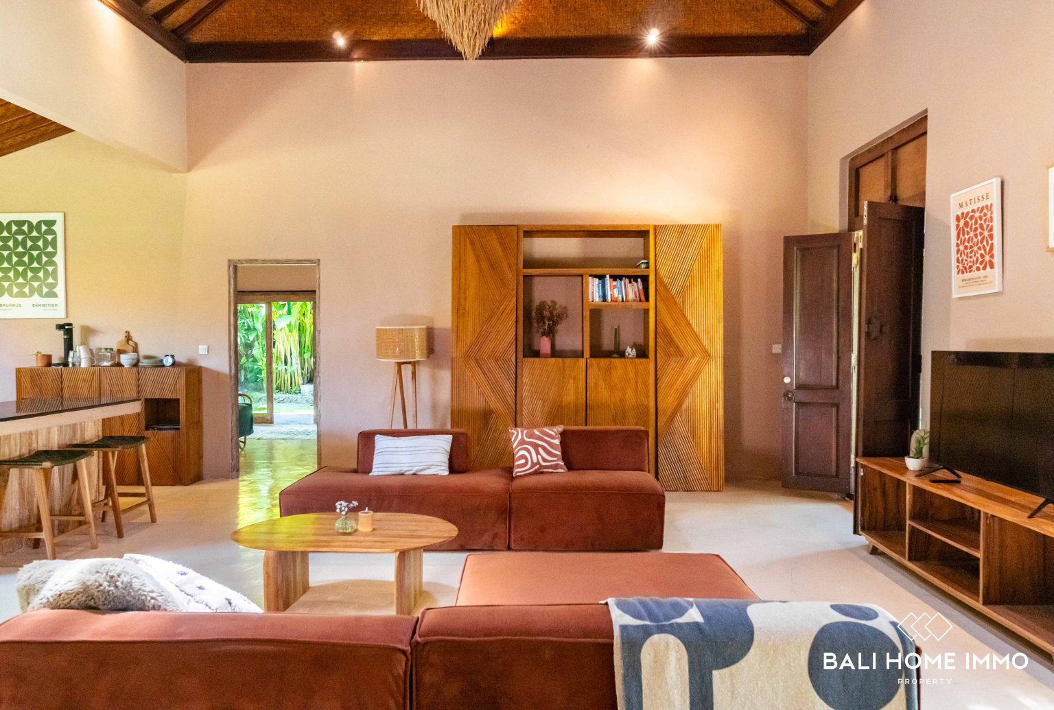 Spacious 3 Bedroom Villa for Rental in Bali Berawa — image 7