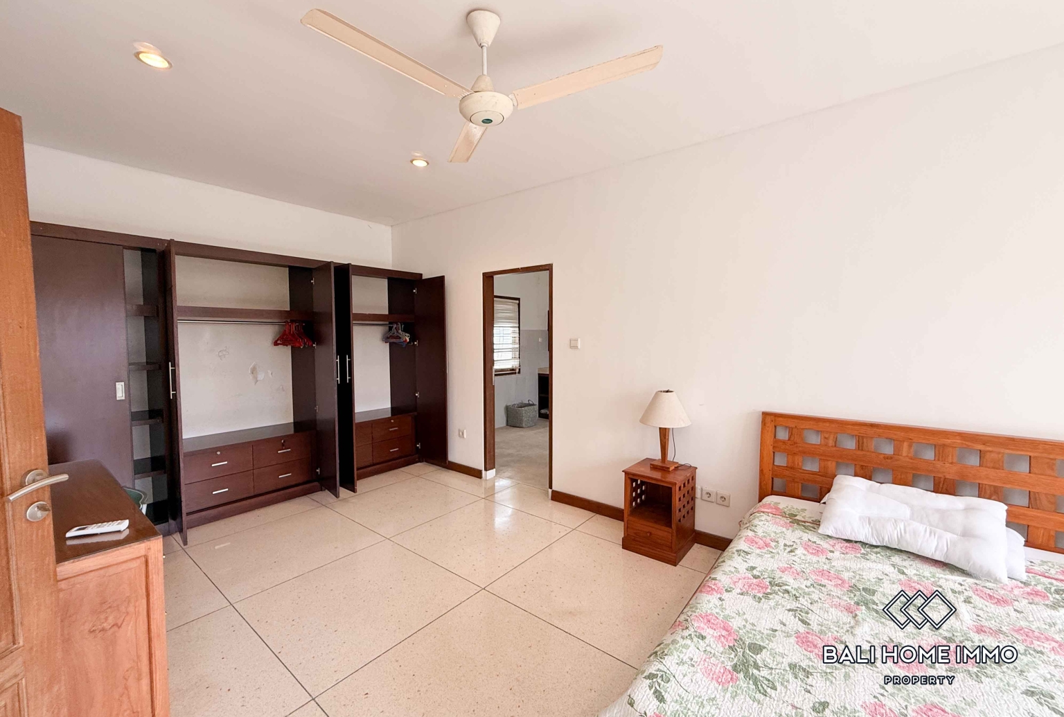 Spacious 4 Bedroom Family Villa For Rent in Canggu Berawa — image 15