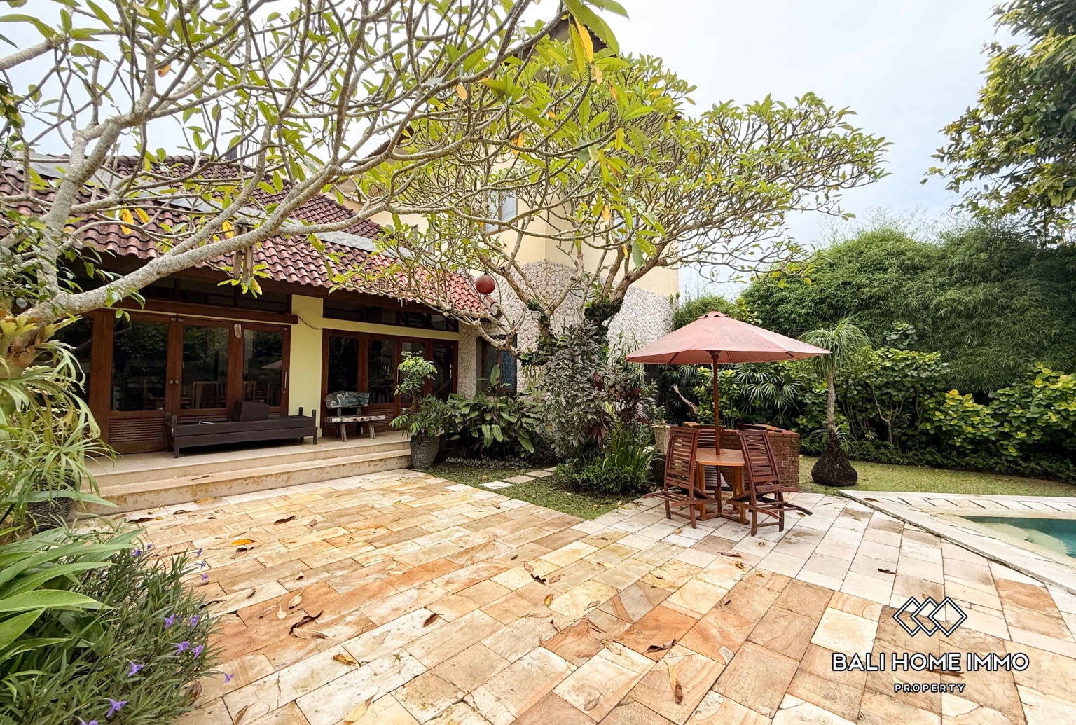 Spacious 4 Bedroom Family Villa For Rent in Canggu Berawa — image 1