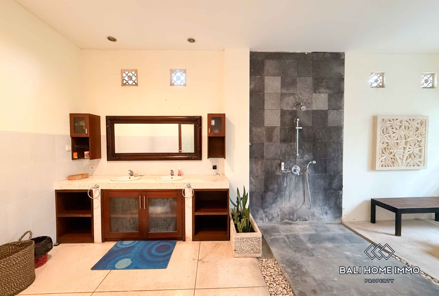 Spacious 4 Bedroom Family Villa For Rent in Canggu Berawa — image 17