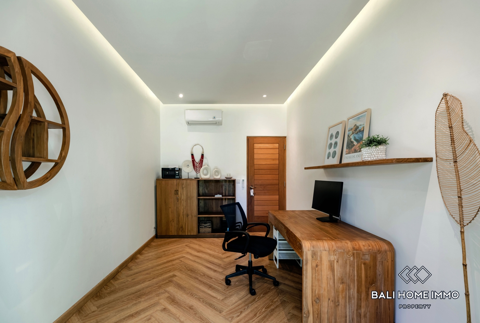 Spacious 5 Bedroom Family Villa for Rent in Kedungu — image 16