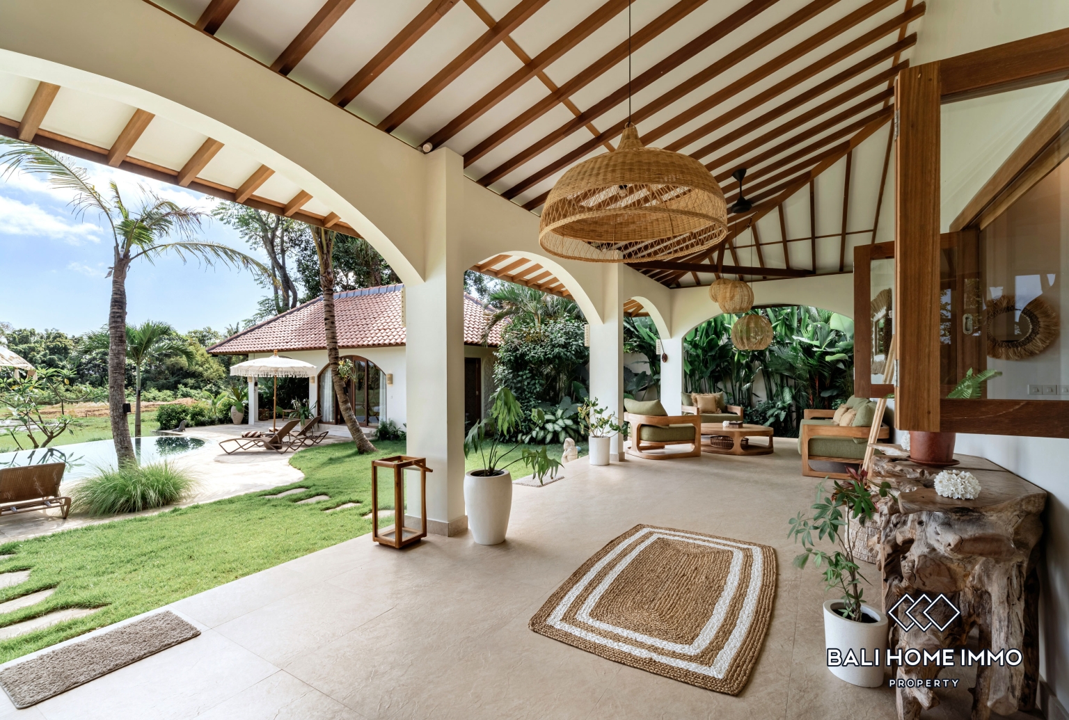 Spacious 5 Bedroom Family Villa for Rent in Kedungu — image 2