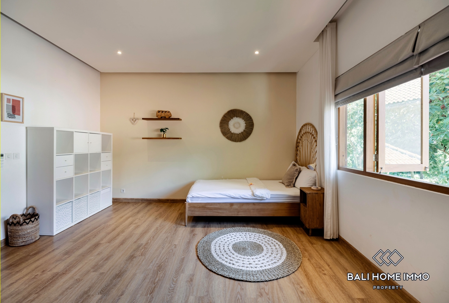 Spacious 5 Bedroom Family Villa for Rent in Kedungu — image 9