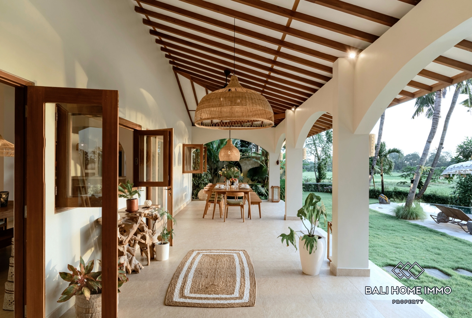 Spacious 5 Bedroom Family Villa for Rent in Kedungu — image 1