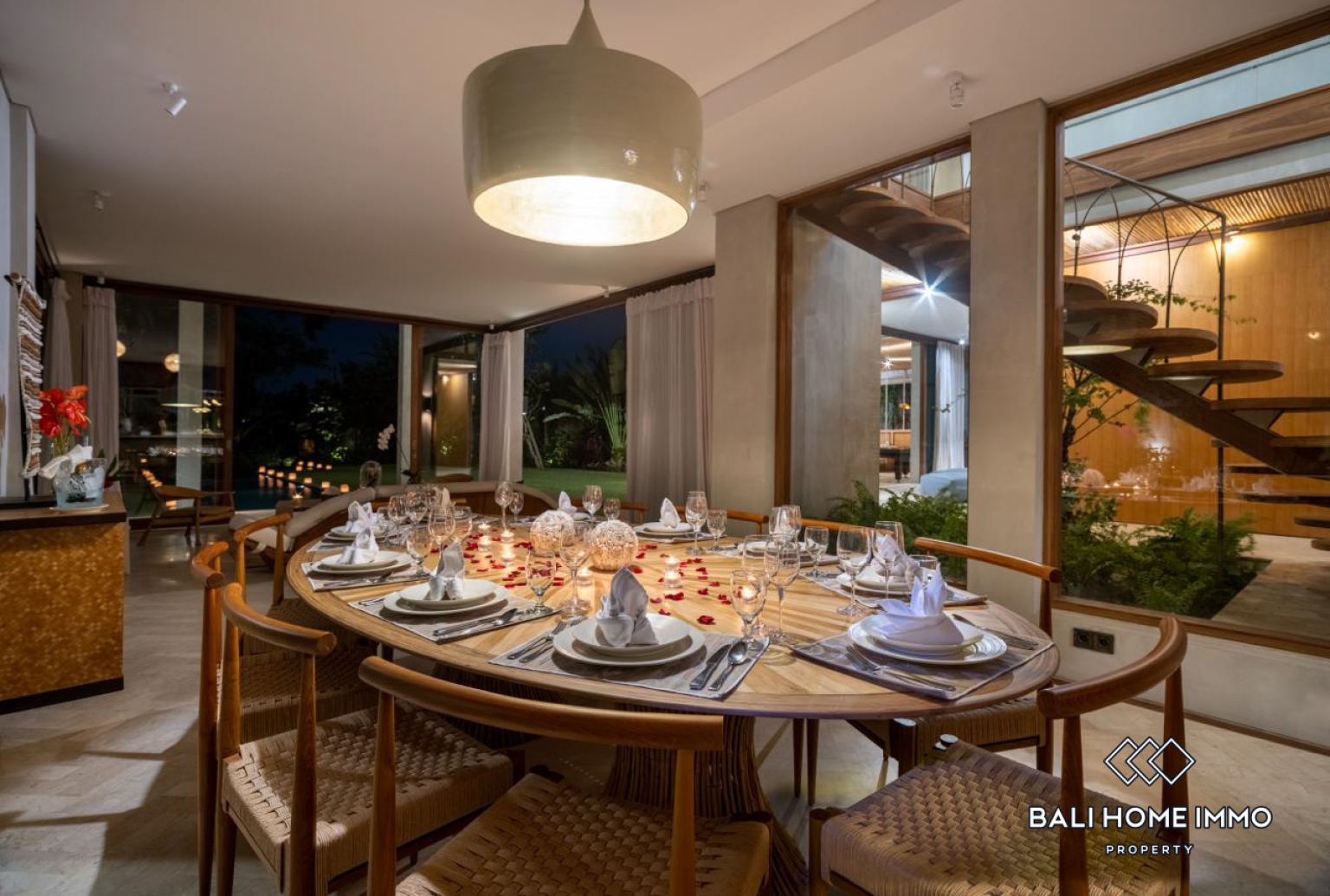 Spacious 5 Bedroom Family Villa for Rent in Umalas — image 4