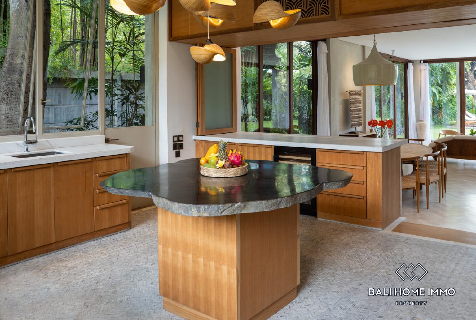Spacious 5 Bedroom Family Villa for Rent in Umalas — image 5