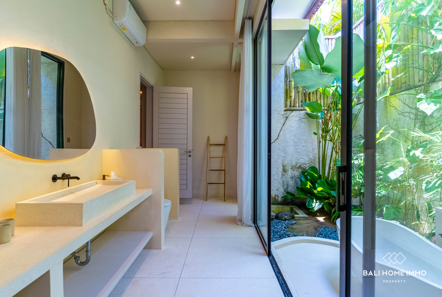 Spacious 5-Bedroom Villa for Rent in Umalas — image 17