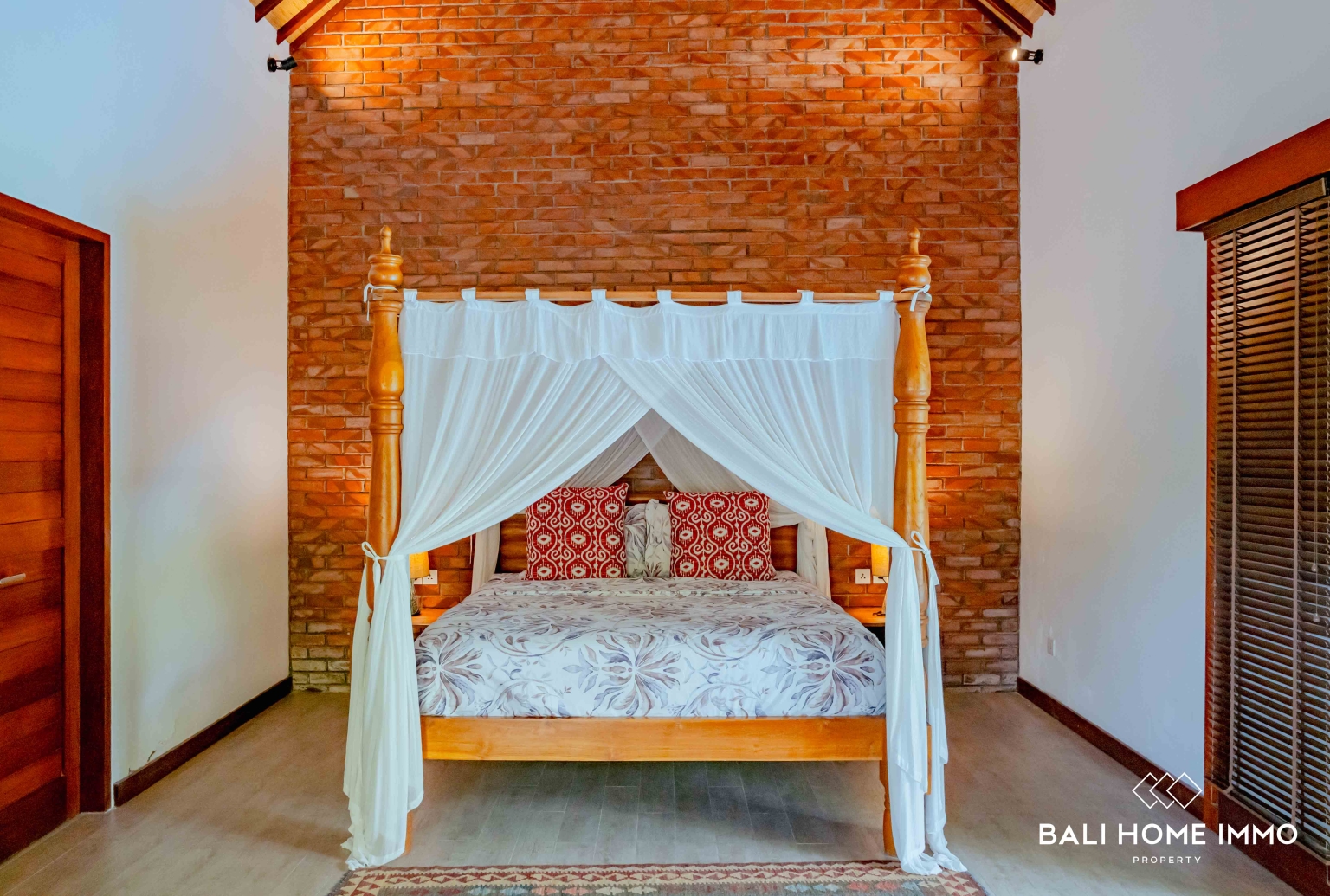 SPACIOUS 5 BEDROOMS VILLA FOR YEARLY RENTAL IN BALI - PANDAWA — image 19