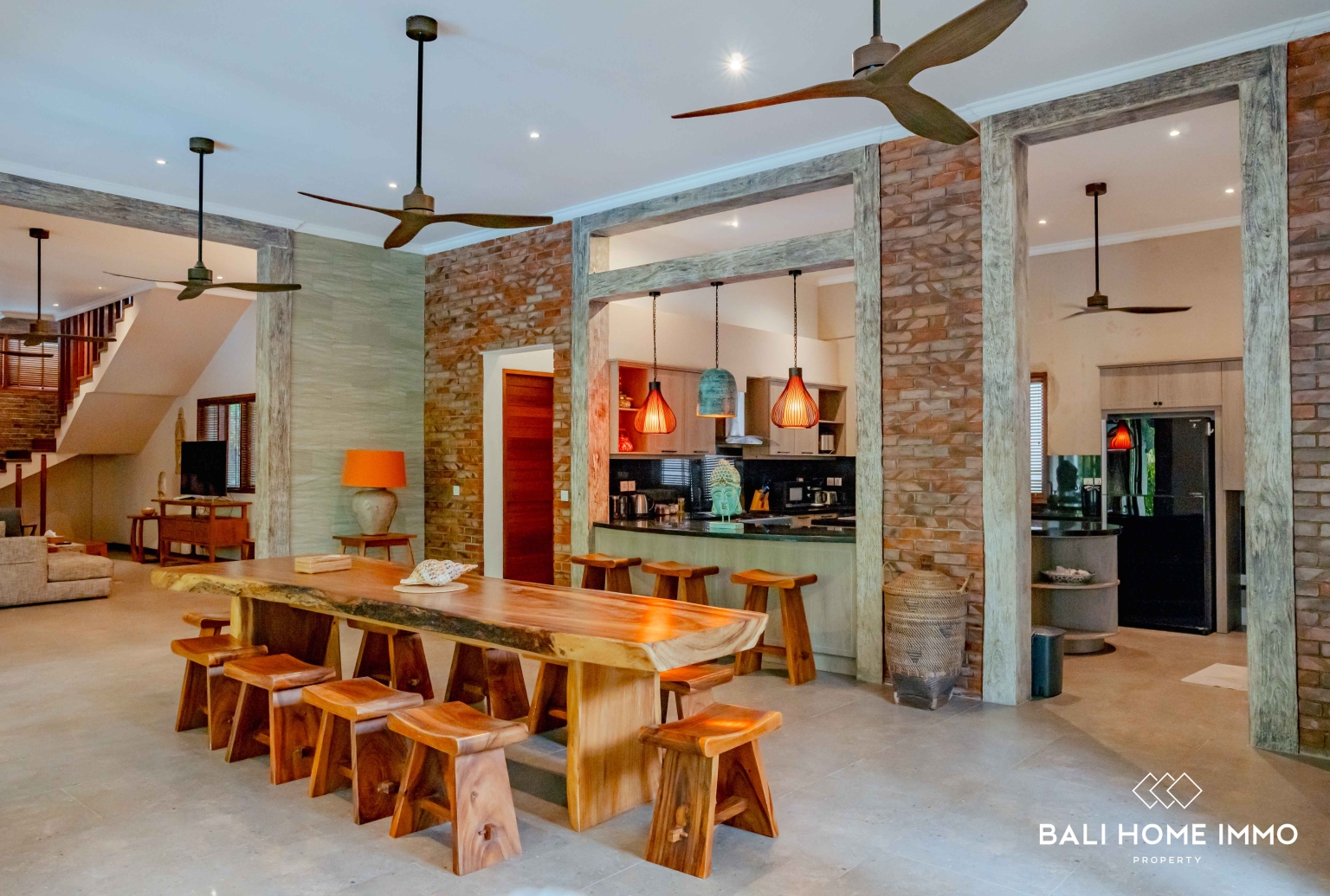 SPACIOUS 5 BEDROOMS VILLA FOR YEARLY RENTAL IN BALI - PANDAWA — image 9