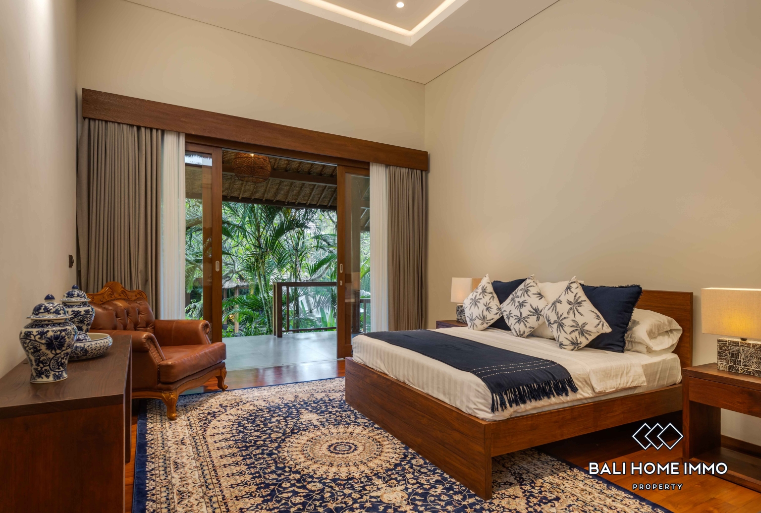 Spacious 6 Bedroom Family Villa For Rent in Canggu Batu Bolong — image 15