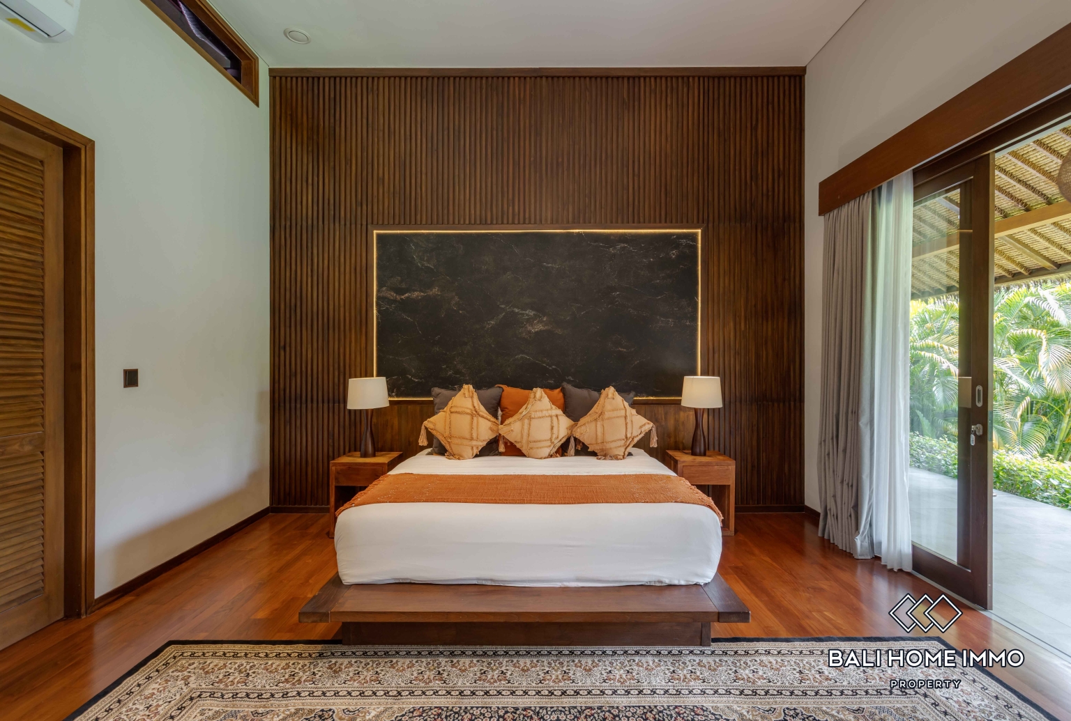 Spacious 6 Bedroom Family Villa For Rent in Canggu Batu Bolong — image 11