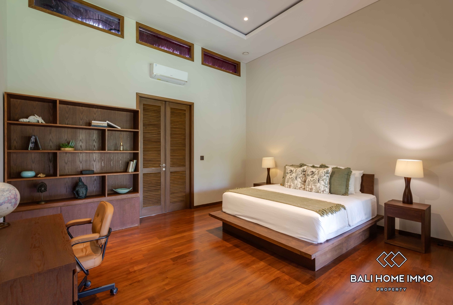 Spacious 6 Bedroom Family Villa For Rent in Canggu Batu Bolong — image 13