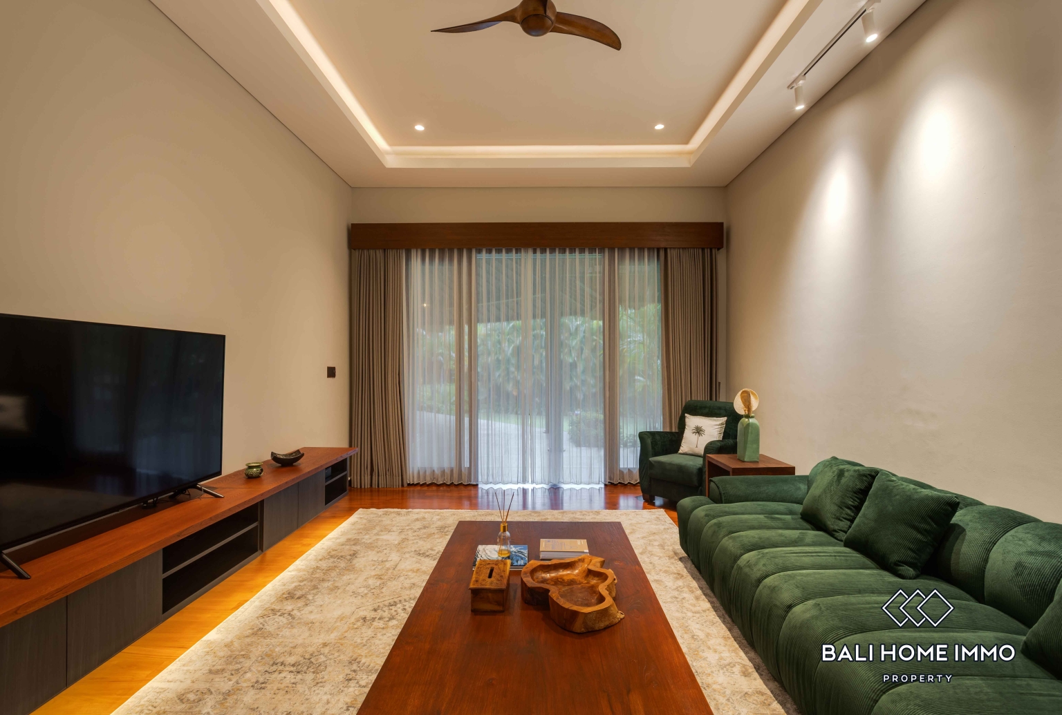 Spacious 6 Bedroom Family Villa For Rent in Canggu Batu Bolong — image 6
