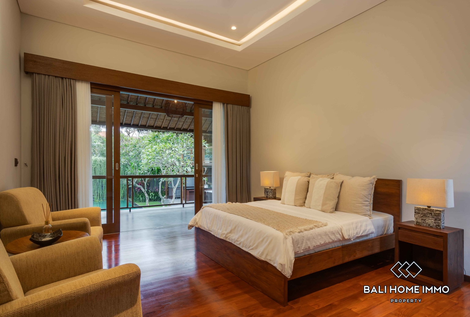 Spacious 6 Bedroom Family Villa For Rent in Canggu Batu Bolong — image 14