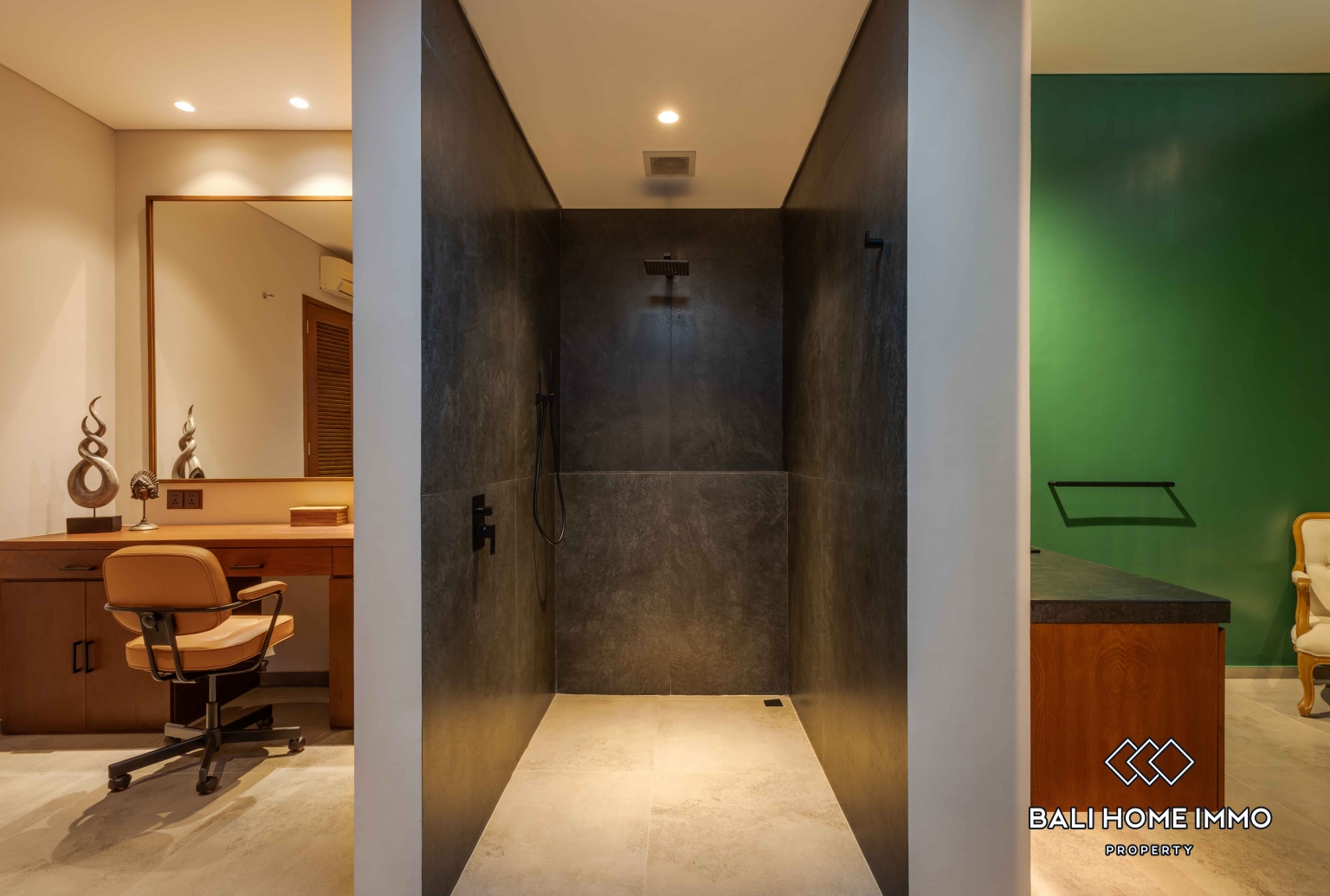 Spacious 6 Bedroom Family Villa For Rent in Canggu Batu Bolong — image 7
