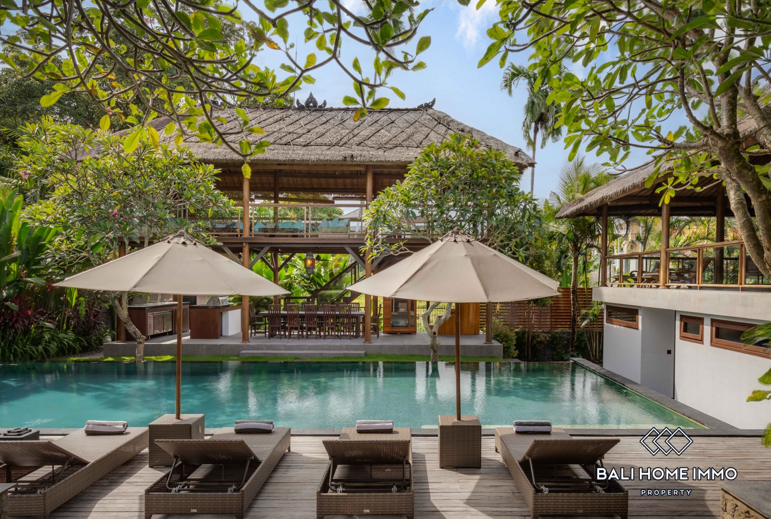 Spacious 6 Bedroom Family Villa For Rent in Canggu Batu Bolong
