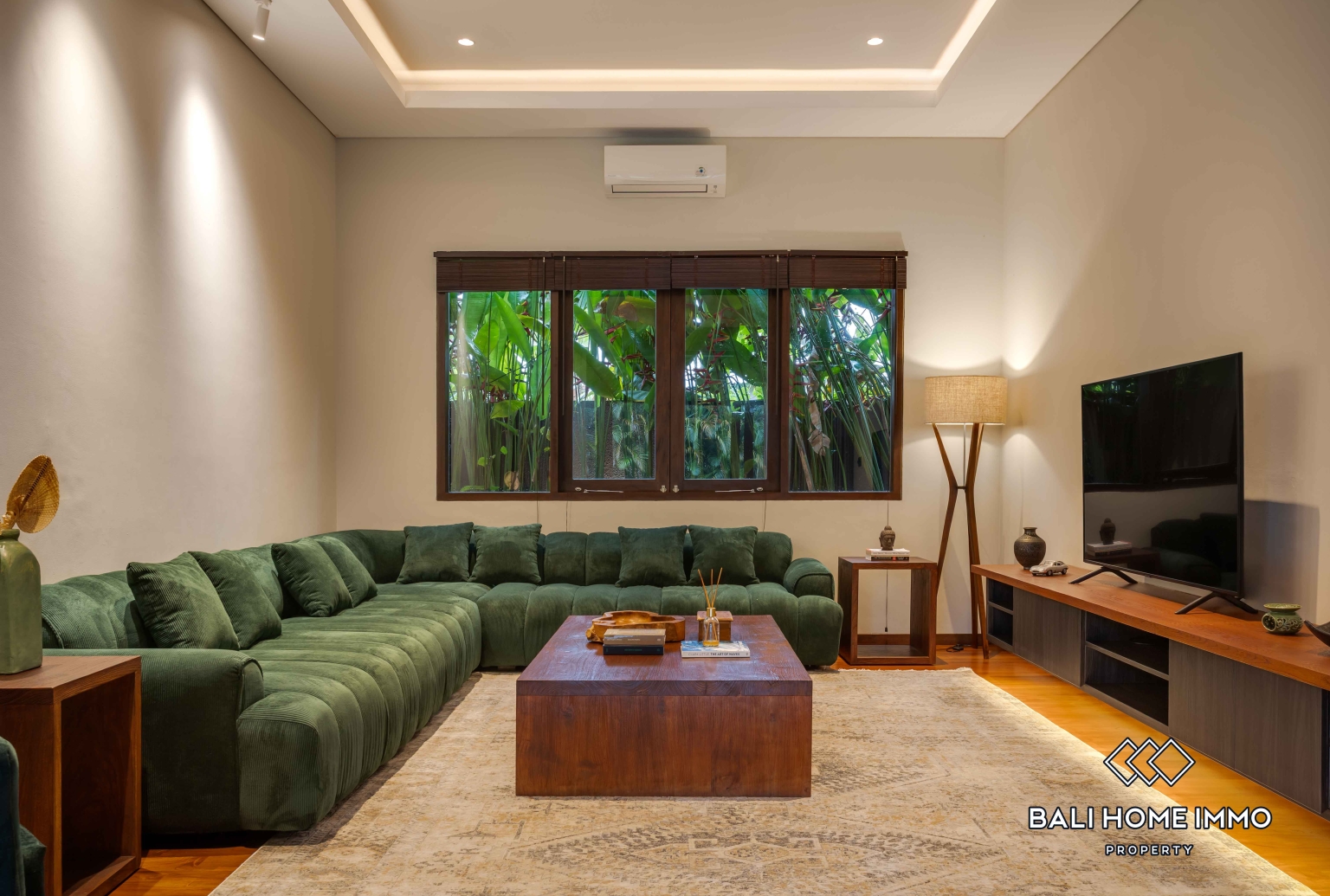 Spacious 6 Bedroom Family Villa For Rent in Canggu Batu Bolong — image 5