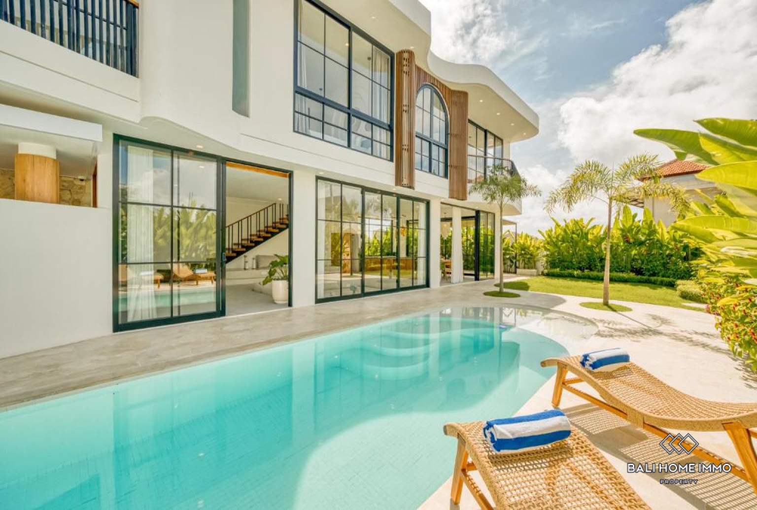 STUNNING 3 BEDROOMS VILLA FOR MONTHLY RENTAL IN ULUWATU - PECATU