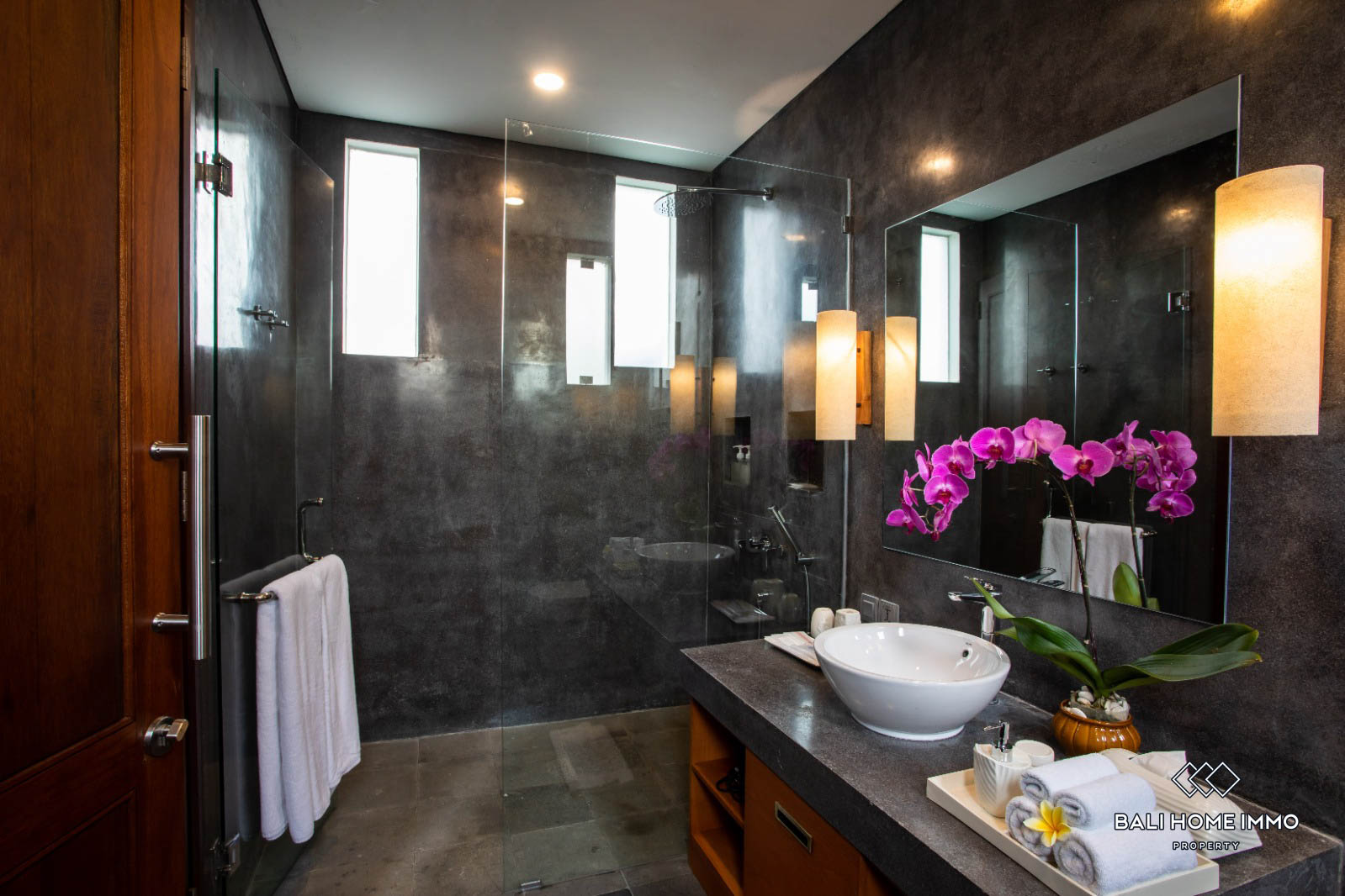 STUNNING 3 BEDROOMS VILLA FOR MONTHLY & YEARLY RENTAL IN BALI - PANDAWA — image 16
