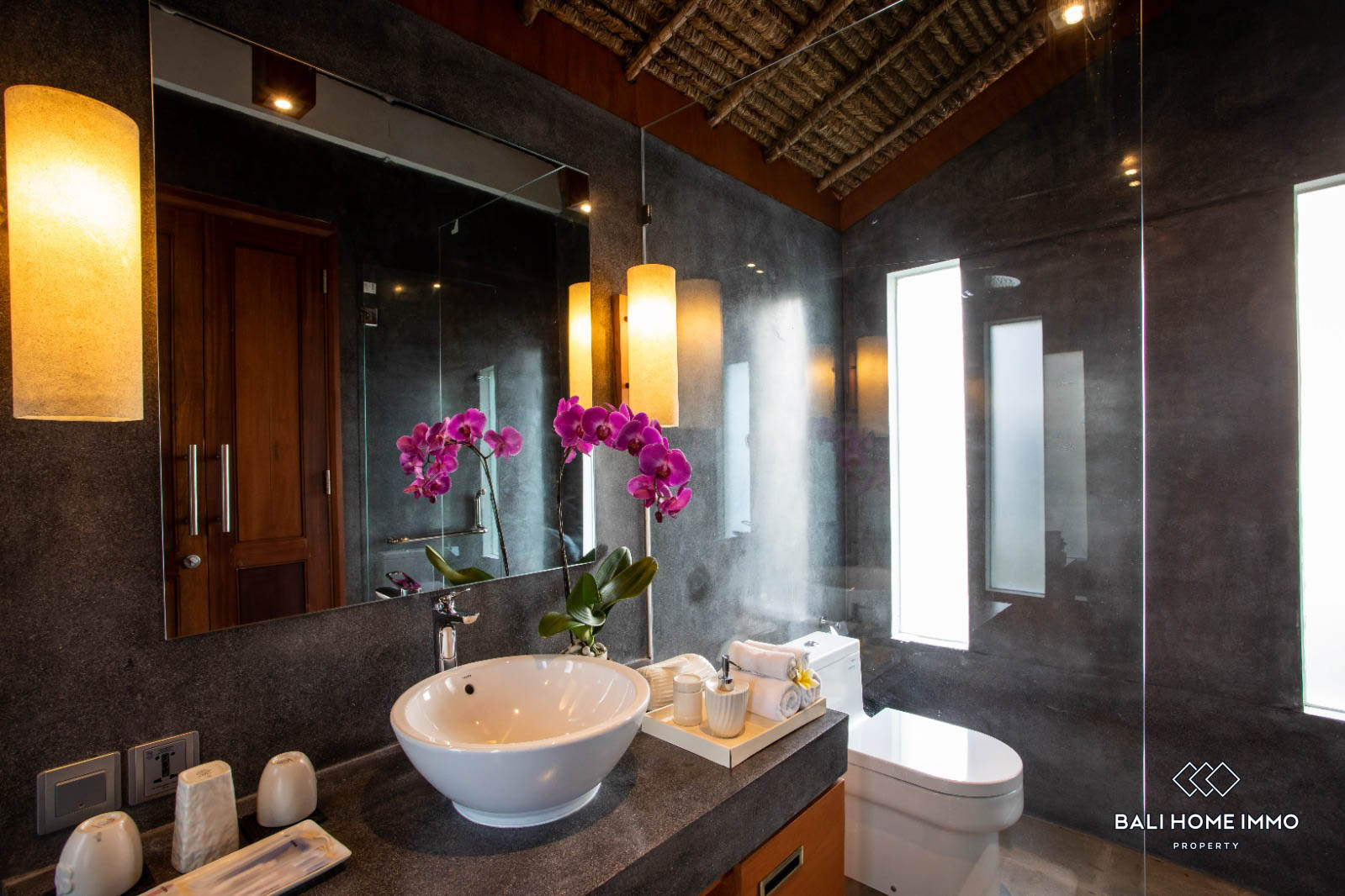 STUNNING 3 BEDROOMS VILLA FOR MONTHLY & YEARLY RENTAL IN BALI - PANDAWA — image 18