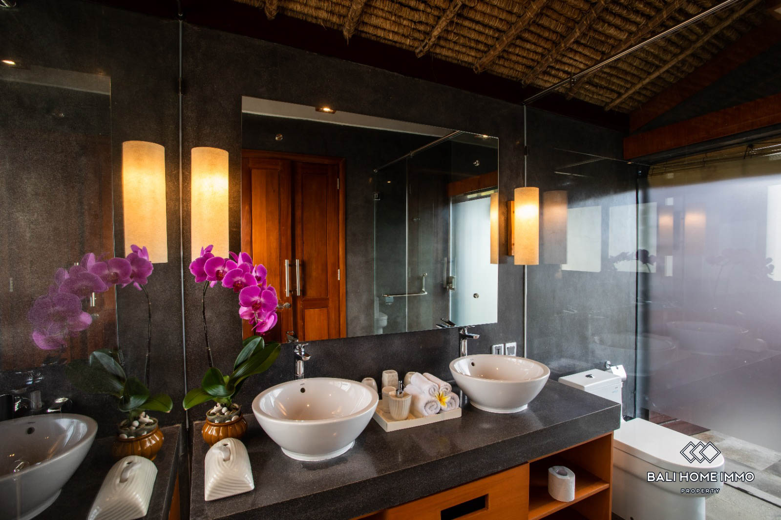 STUNNING 3 BEDROOMS VILLA FOR MONTHLY & YEARLY RENTAL IN BALI - PANDAWA — image 15