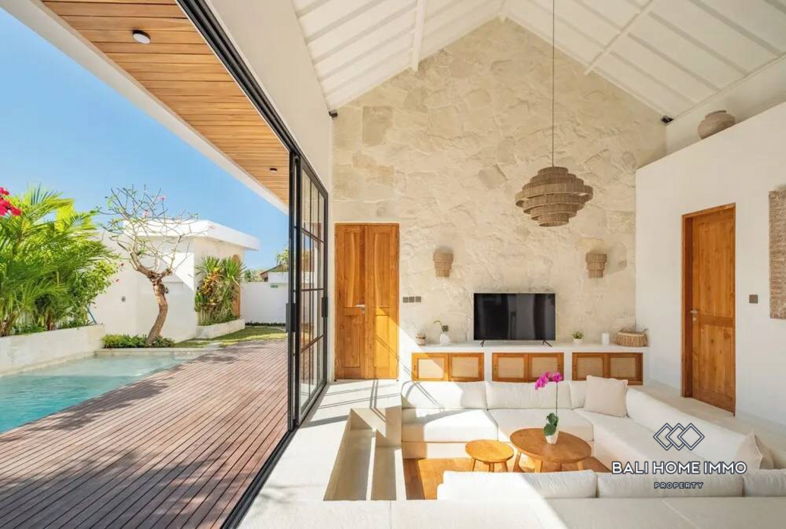 STUNNING 3 BEDROOMS VILLA FOR MONTHLY & YEARLY RENTAL IN ULUWATU — image 2