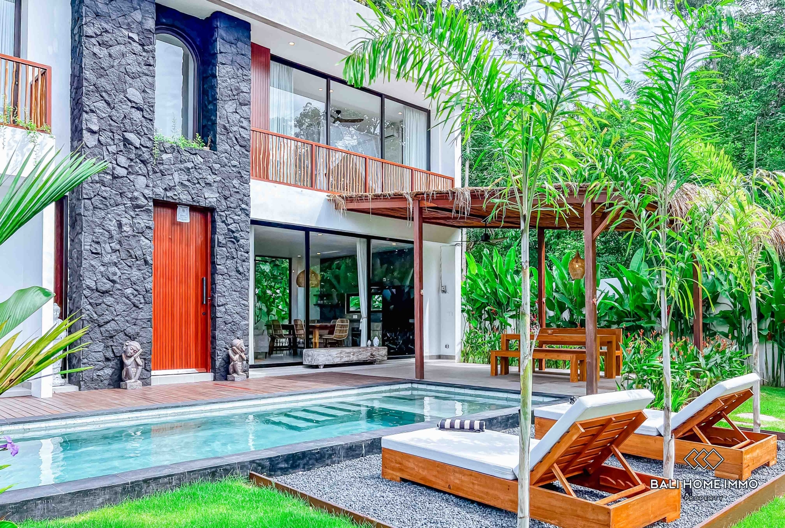 STUNNING 3 BEDROOMS VILLA FOR SALE & RENT IN BALI - ULUWATU