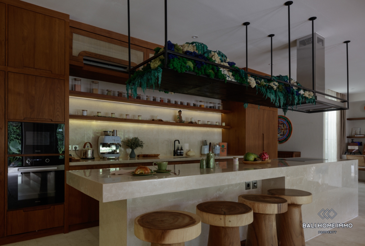Stunning 4 Bedroom Villa for Monthly and Yearly Rental in Bali Berawa — image 8