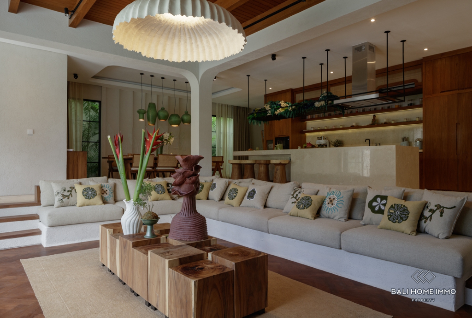 Stunning 4 Bedroom Villa for Monthly and Yearly Rental in Bali Berawa — image 4