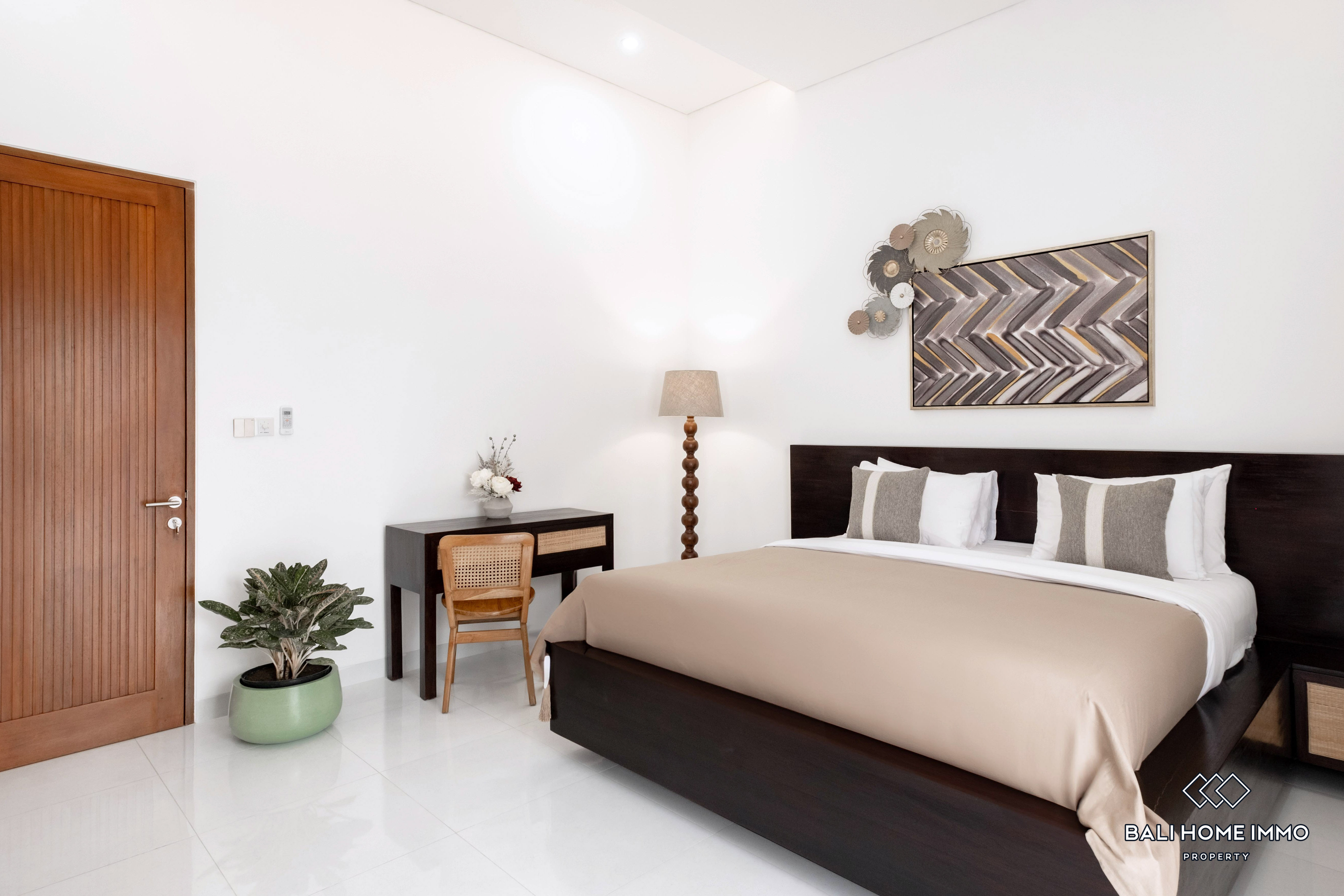 Stunning 6 Bedroom Villa for Rent in Bali Petitenget — image 15