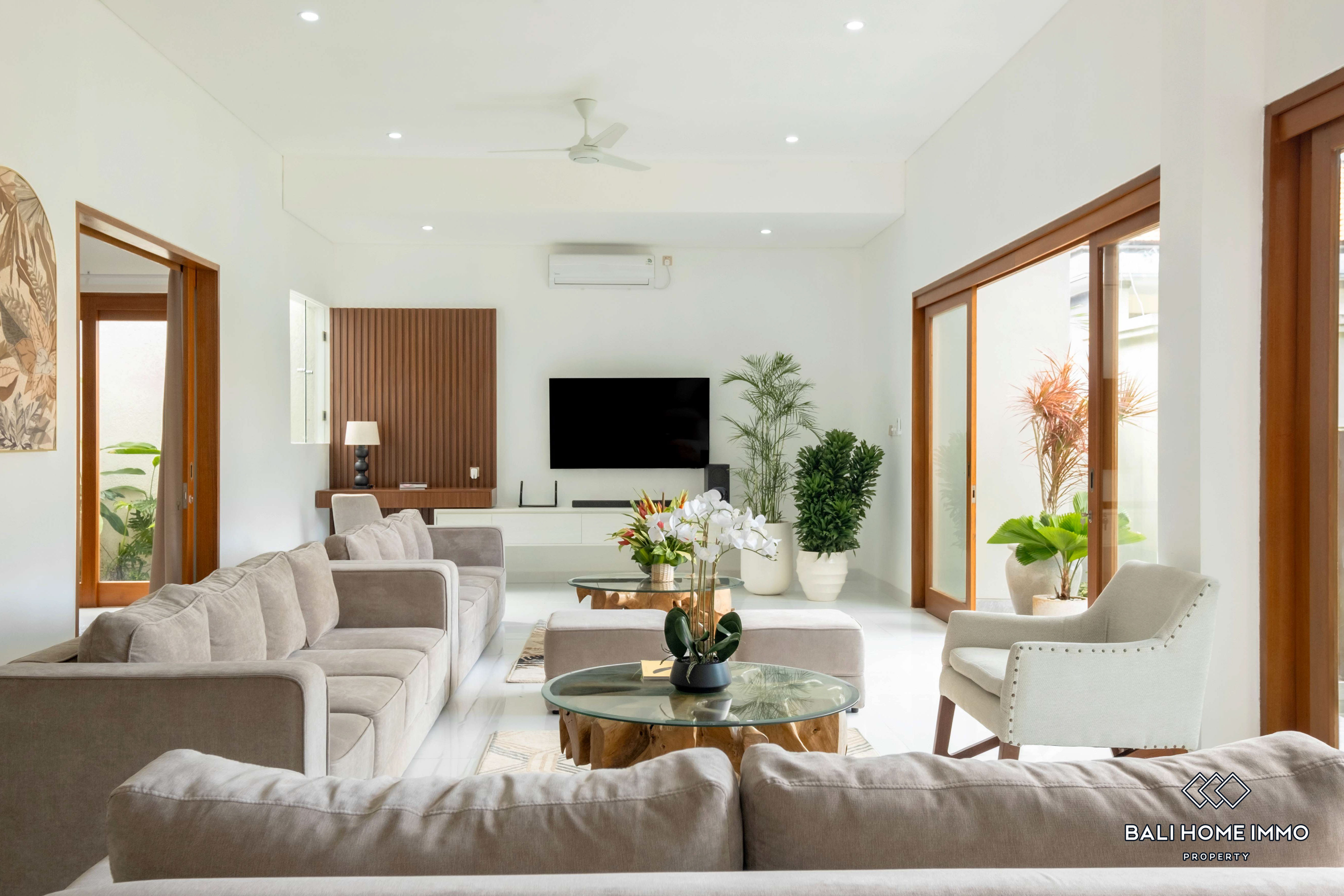 Stunning 6 Bedroom Villa for Rent in Bali Petitenget — image 2