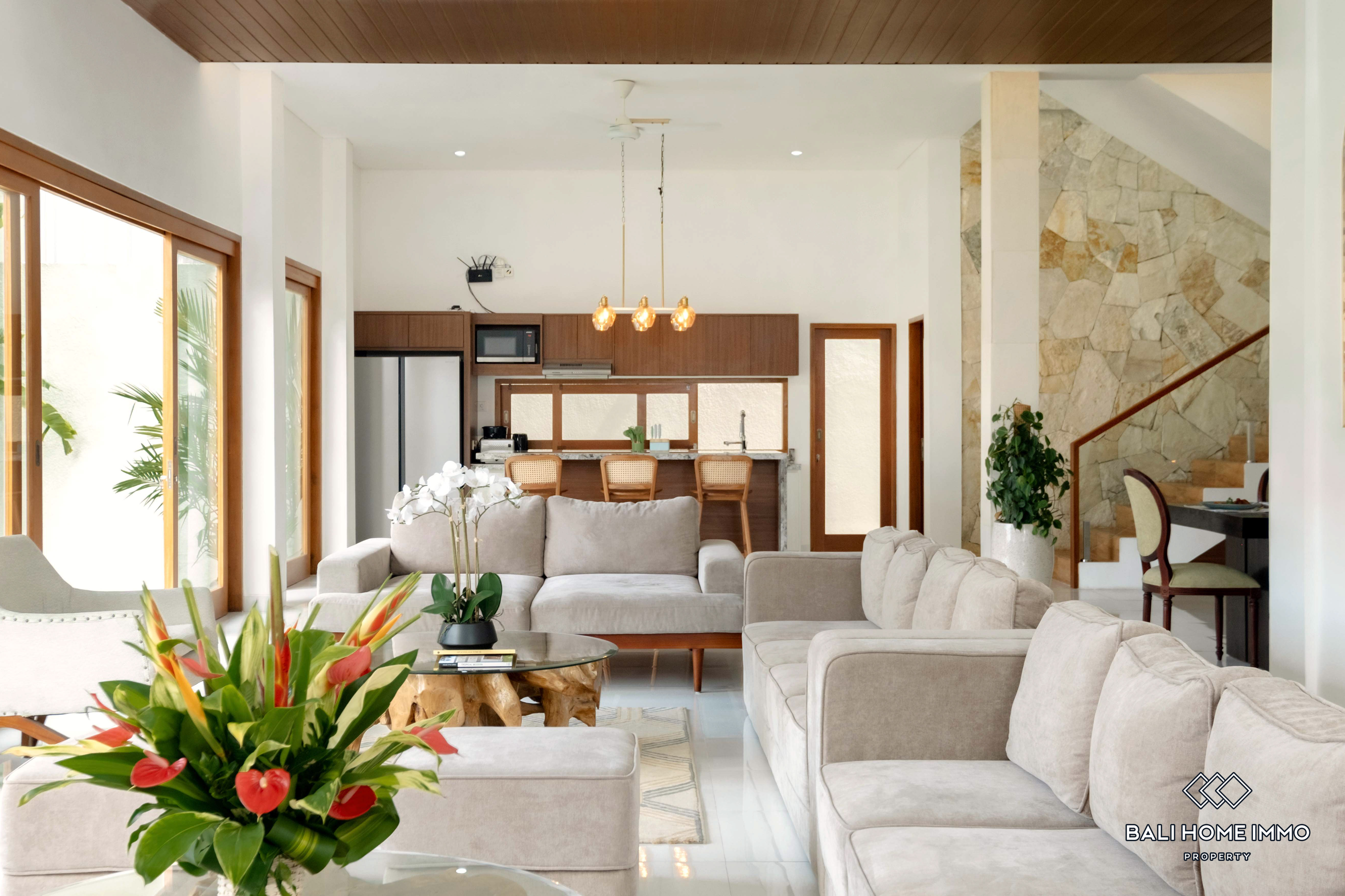 Stunning 6 Bedroom Villa for Rent in Bali Petitenget — image 4